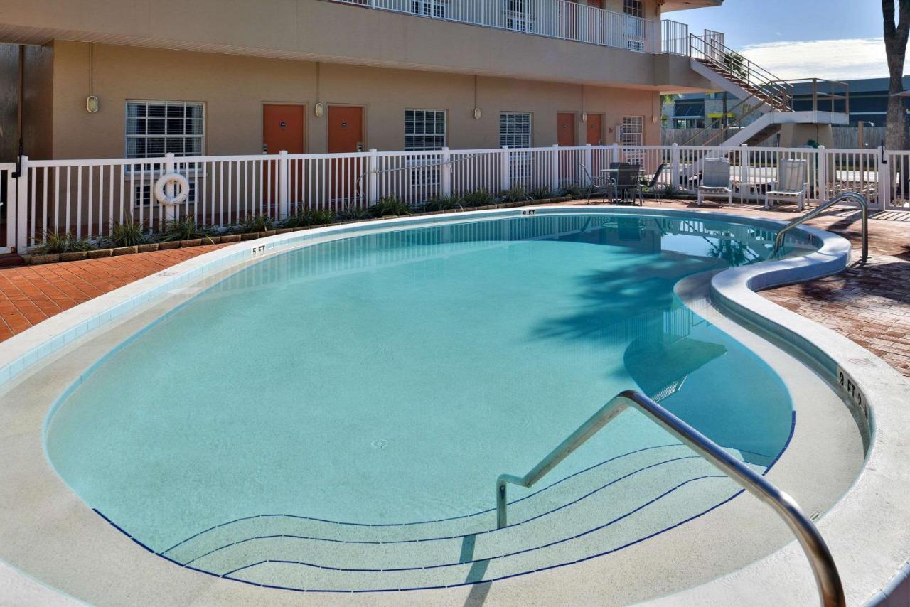 Travelodge By Wyndham Venice Venice Gardens Exterior photo